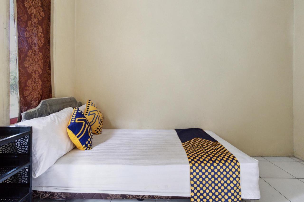 Spot On 92832 Al Mahira Syariah Hotel Маджаленка Екстериор снимка